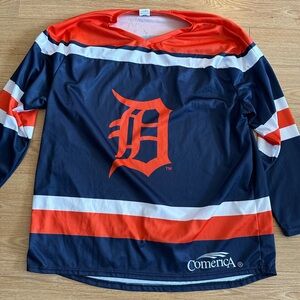XL Detroit Tigers hockey jersey